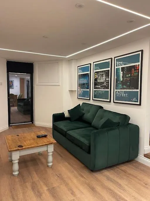 Delrae Apartments-1