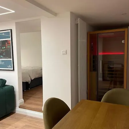 Delrae Apartments-3