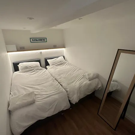 Delrae Apartments-2